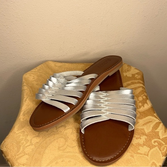 ROXY SIZE 6 SILVER TAN BROWN SANDALS BEACH VACATION SLIP IN STYLE - Picture 7 of 10
